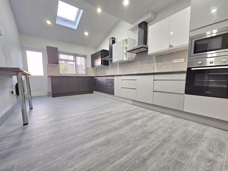 7 bedroom terraced house to rent - Photo 3