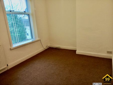 2 bed Terraced in Holgate Street Briercliffe, Burnley, BB10 2HQ - Photo 3