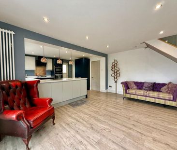 3 bedroom detached house to rent - Photo 3