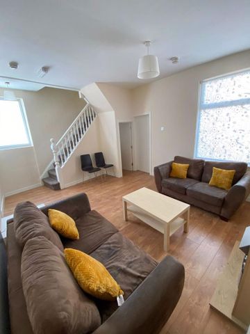 3 bedroom terraced house to rent - Photo 2