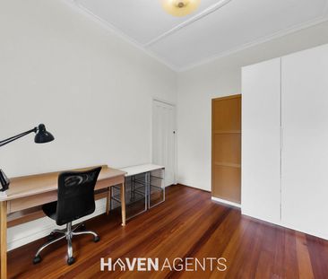 CHARMING TWO-BEDROOM HOME WITH PRIVATE COURTYARD IN PRIME ELSTERNWI... - Photo 6