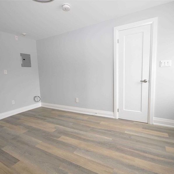 For Lease - 3465 Lake Shore Boulevard Unit# 5, Toronto, Ontario - Photo 1