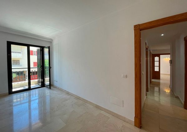 Apartamento primera planta sin amueblar, 3 dormitorios, parking, al lado del mar, El Molinar.