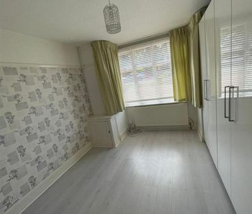 4 Bedroom Bungalow To Let - Photo 5