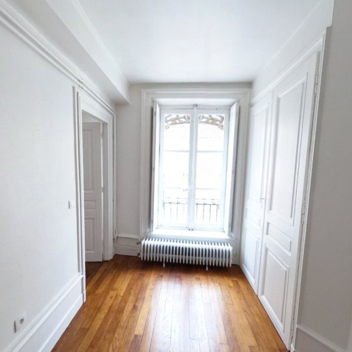 APPARTEMENT T2 A LOUER - LYON 1ER ARRONDISSEMENT - 76.19 m2 - 1 177 € charges comprises par mois - Photo 1