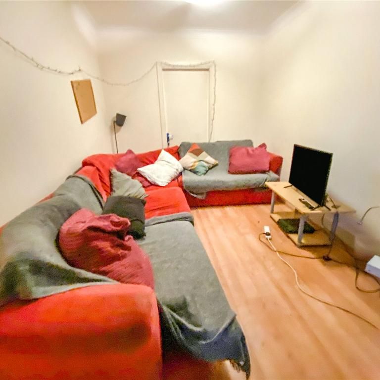 6 bedroom semi-detached house to rent - Photo 1