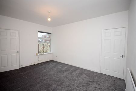 2 bed flat to rent in Osborne Avenue, South Shields, NE33 - Photo 5