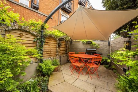 4 bedroom terraced house to rent - Photo 4