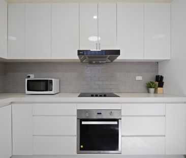 Chippendale - Photo 1