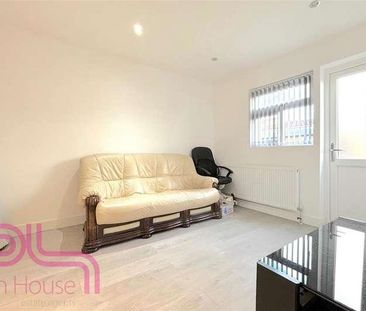 Hinton Avenue, Hounslow, TW4 - Photo 2