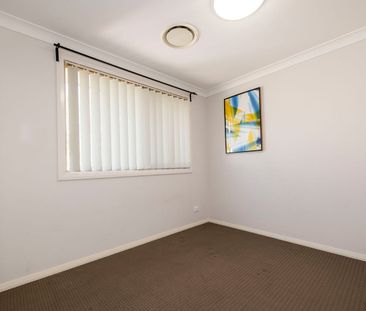 Charming Family Living - Photo 2