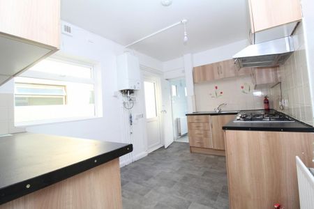 3 bedroom terraced house to rent - Photo 4