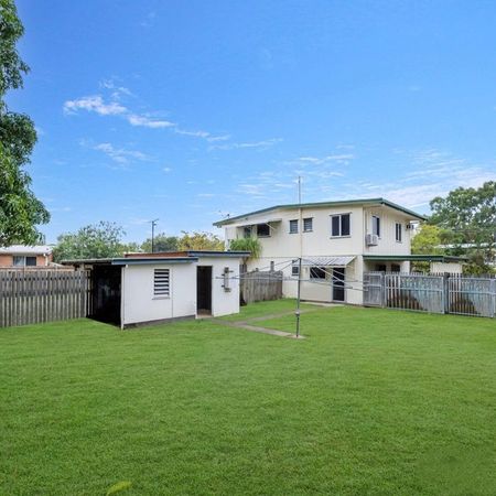 Comfort, Convenience & Space in the Heart of Kirwan! - Photo 3