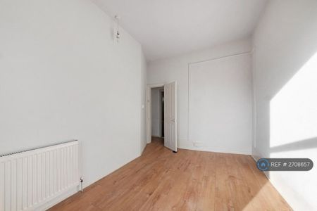 4 bedroom maisonette to rent - Photo 4