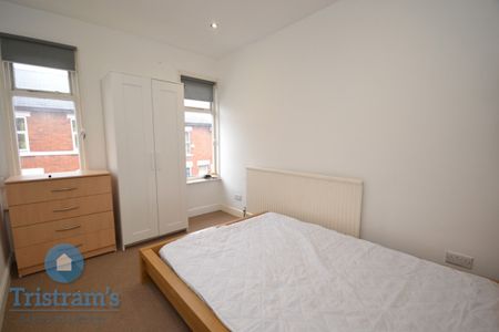 4 bed Mid Terraced House for Rent - Photo 2