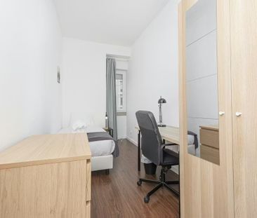 Avenida António Augusto de Aguiar, Lisbon, Lisbon 1050-012 - Photo 2