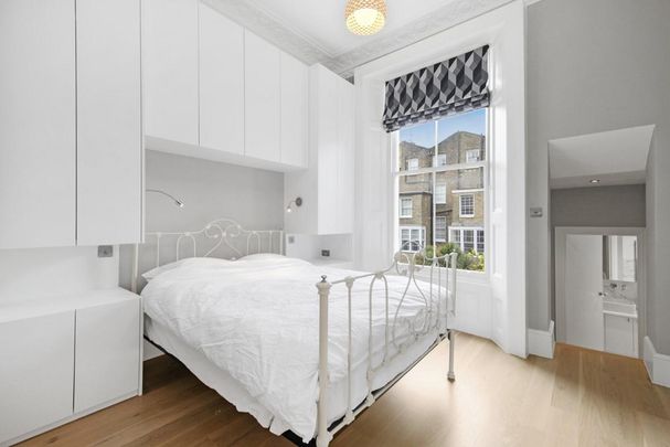 1 bedroom flat in London - Photo 1