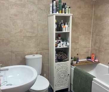 Studio Flat, Leathwaite Road, SW11 - Photo 5