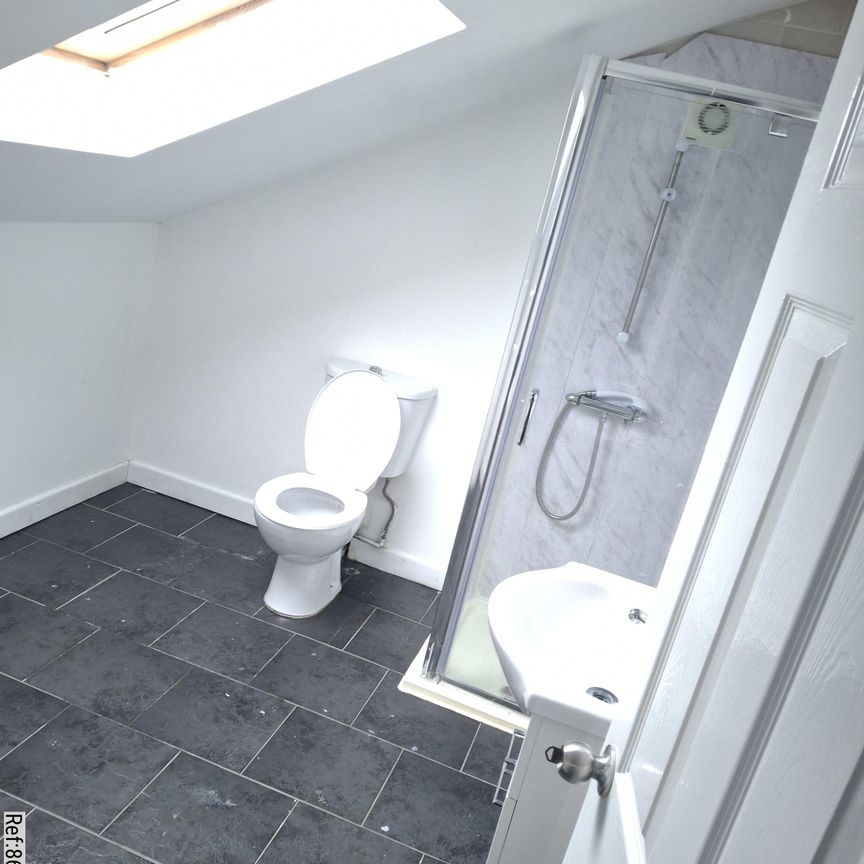 3 bed Detached Bungalow in KENILWORTH CLOSE , TIPTON, DY4 8EQ - Photo 1