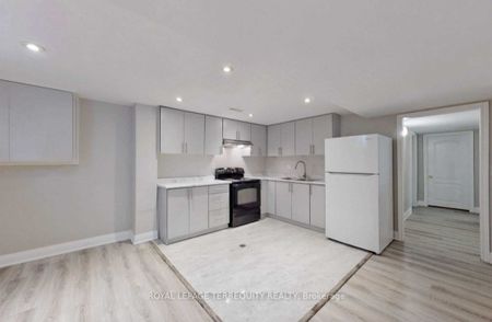 Detached Home For Lease | N8095488 - Photo 4