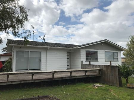 Family Home in Halfmoon Bay - Photo 3