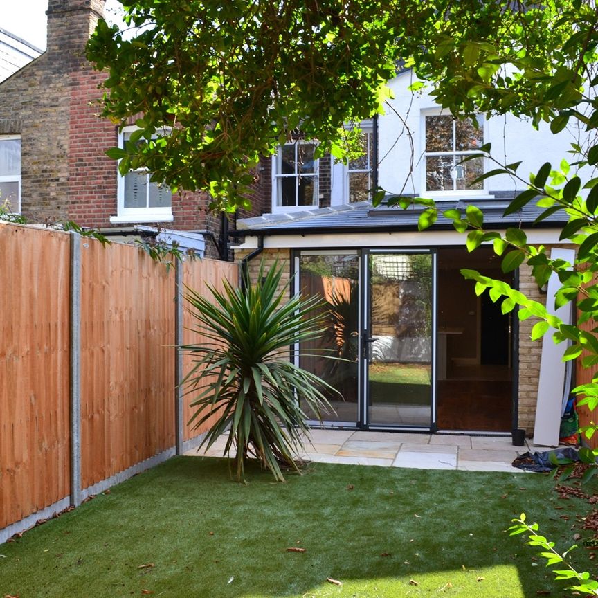 4 Bed Terraced House, Lower Mortlake Road, TW9 - Photo 1