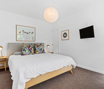 Beach Retreat - Fully Furnished - 3-6 month lease - Photo 3