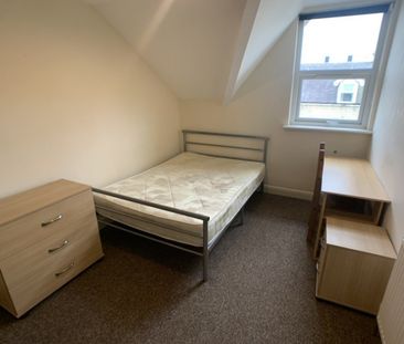 Feversham Crescent, Wigginton Road - P2111 - Photo 3