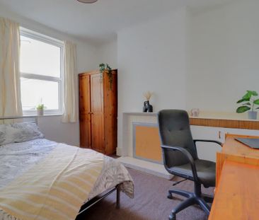 4 bedroom terraced house to rent - Photo 4