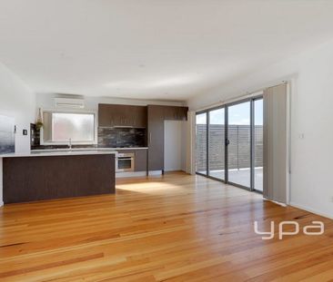 Two bedroom home, prime location! - Photo 6