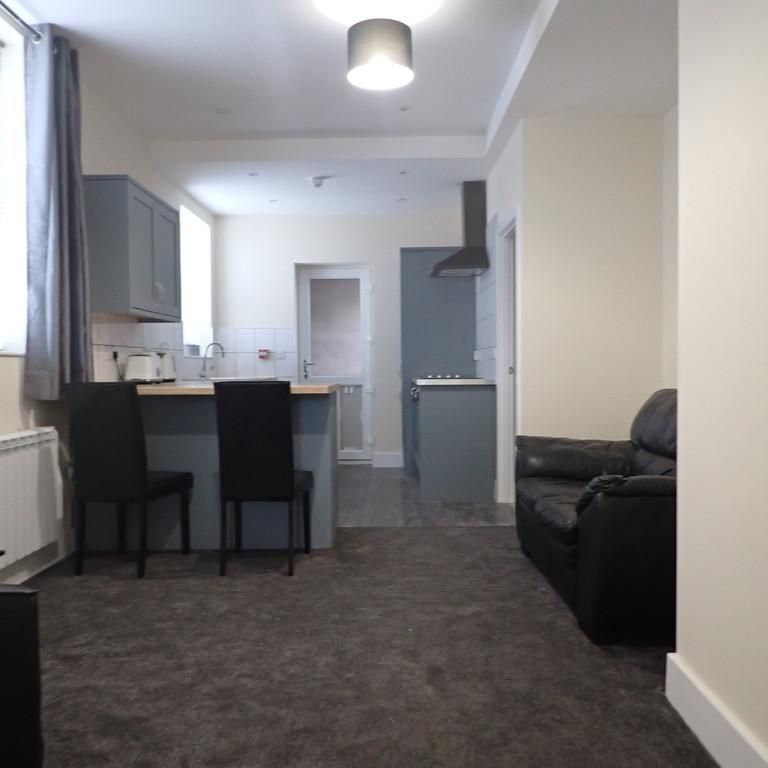 1 bedroom ground floor flat to rent - Photo 1