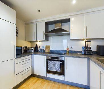 2 bedroom Flat in The Courtyard, Camberley - Photo 3