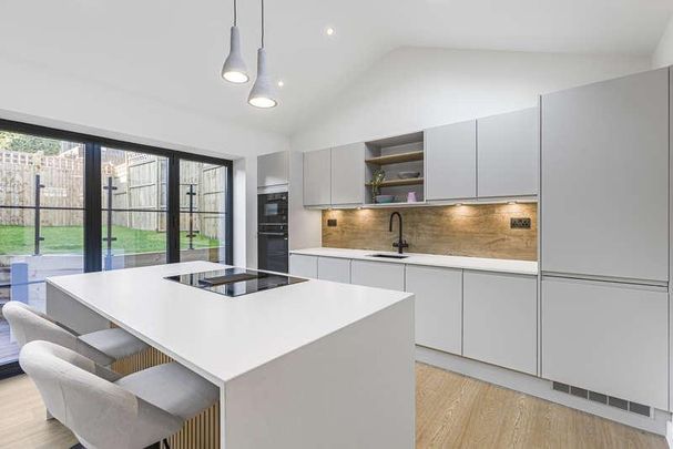 Theobalds Road, Cuffley, EN6 - Photo 1