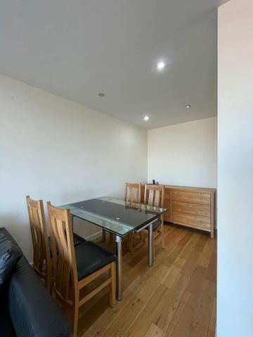 3 bedroom flat to rent - Photo 4