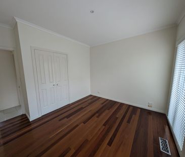 Conveniently located low maintenance living - Photo 1