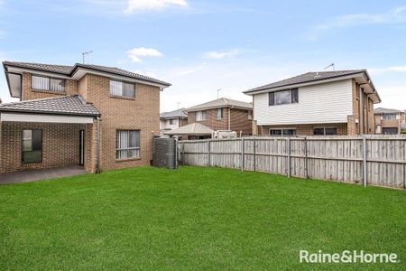 COMFORTABLE FAMILY HOME - Photo 3