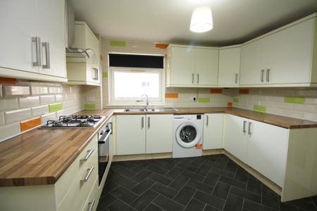 Woodside Crescent, Paisley, Renfrewshire - Photo 5