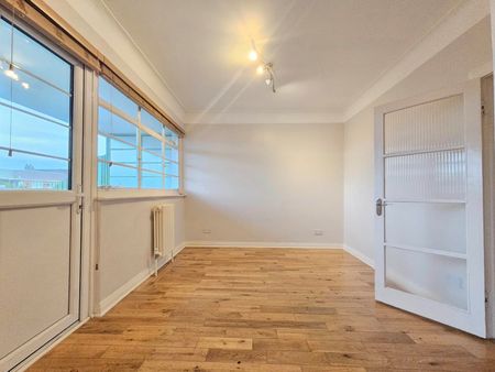 3 Bed Flat, Dorchester Court, SE24 - Photo 2