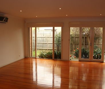 3/18 Cook Road, Mitcham - Photo 2