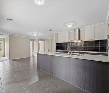 MODERN COMFORT IN PRIME LUCAS LOCATION - Photo 4