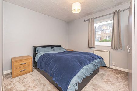 2 bedroom Flat To Let - Photo 4