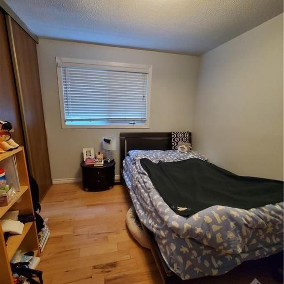 For Lease - 1064 Alenmede Crescent, Britannia Heights - Queensway Terrace N and Area, Ontario - Photo 1