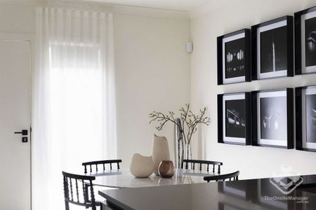 Stunning Three Bedroom Townhome - Photo 2