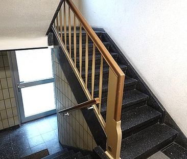 Gepflegte 2- Zimmerwohnung mit Tageslichtbad - Zentral gelegen am R... - Photo 1
