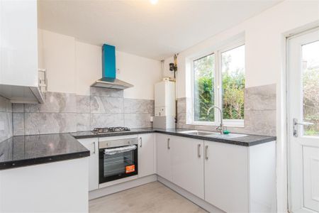 2 bed House - Mid Terrace To Let - Photo 3