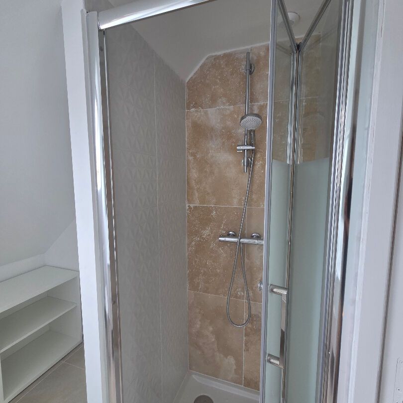 Appartement Lorient 2 pièce(s) 14.81 m2, sous combles 26.9m² au sol - Photo 1