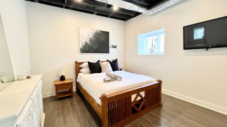 For Lease - 1233 Dundas Street, Toronto, Ontario - Photo 4