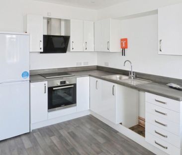 1 bedroom in a flat share to rent - Photo 5