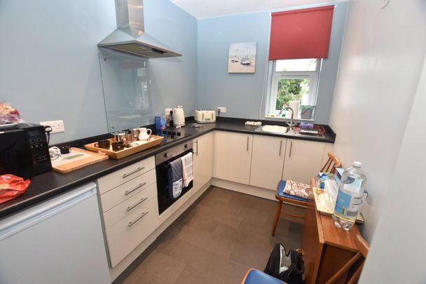 Hylands, 27 Barnpark Road, Teignmouth, TQ14 - Photo 1
