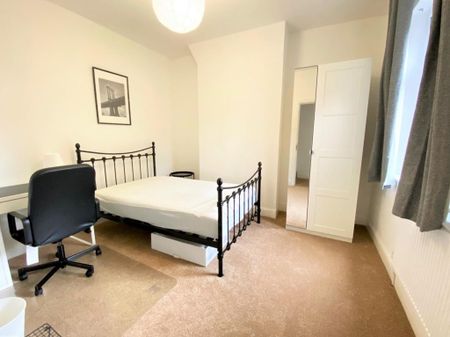 3 bedroom terraced house to rent - Photo 4